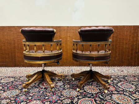 Set-Engelse-Chesterfield-Captain-Chairs