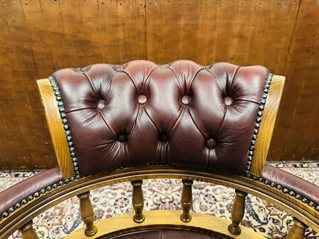 Set-Engelse-Chesterfield-Captain-Chairs