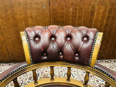 Set-Engelse-Chesterfield-Captain-Chairs