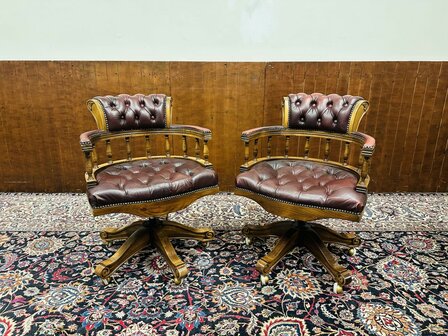 Set-Engelse-Chesterfield-Captain-Chairs