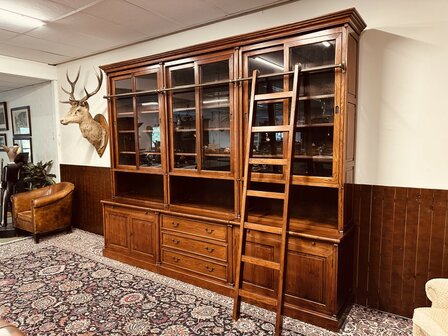 Klassiek-Engelse-Bibliotheekkast