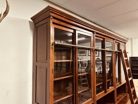 Klassiek-Engelse-Bibliotheekkast