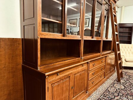 Klassiek-Engelse-Bibliotheekkast