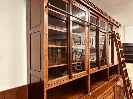 Klassiek-Engelse-Bibliotheekkast