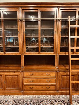 Klassiek-Engelse-Bibliotheekkast