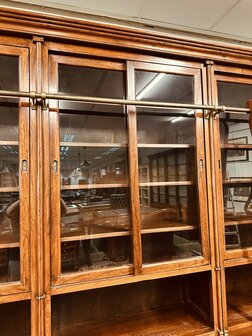Klassiek-Engelse-Bibliotheekkast