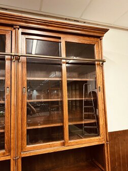 Klassiek-Engelse-Bibliotheekkast