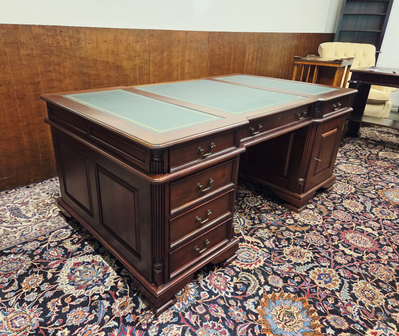 Antiek-Engels-Chesterfield-bureau-partnerdesk-met-lederen-inleg-2