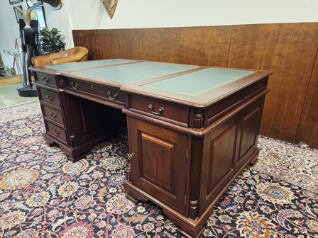 Antiek-Engels-Chesterfield-bureau-partnerdesk-met-lederen-inleg-3