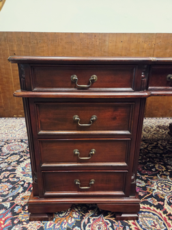 Antiek-Engels-Chesterfield-bureau-partnerdesk-met-lederen-inleg-8