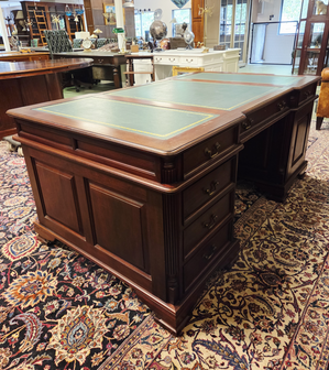 Antiek-Engels-Chesterfield-bureau-partnerdesk-met-lederen-inleg-7