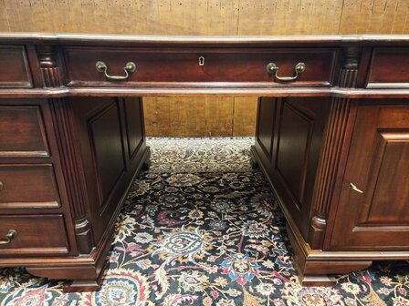 Antiek-Engels-Chesterfield-bureau-partnerdesk-met-lederen-inleg-9