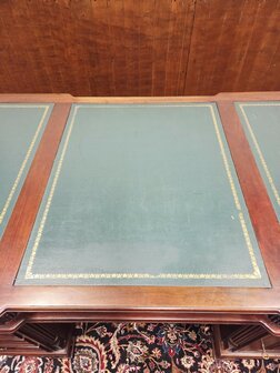 Antiek-Engels-Chesterfield-bureau-partnerdesk-met-lederen-inleg-14