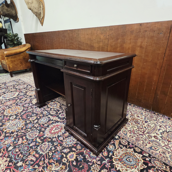 Antiek-klassiek-Engels-bureau-met-lederen-werkblad-3