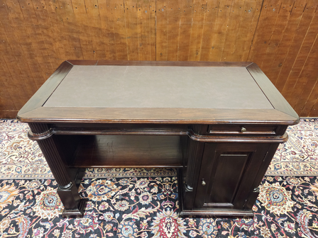 Antiek-klassiek-Engels-bureau-met-lederen-werkblad-6