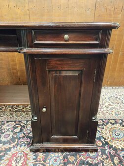Antiek-klassiek-Engels-bureau-met-lederen-werkblad-10