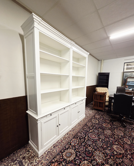 Witte-klassieke-boekenkast-kast-1