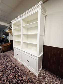 Witte-klassieke-boekenkast-kast-2