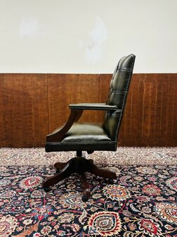 Engelse-President-Chair-Olijfgroen