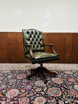 Engelse-President-Chair-Olijfgroen