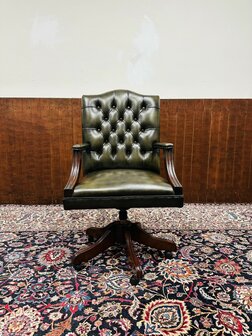 Engelse-President-Chair-Olijfgroen
