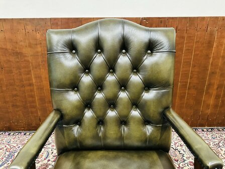 Engelse-President-Chair-Olijfgroen