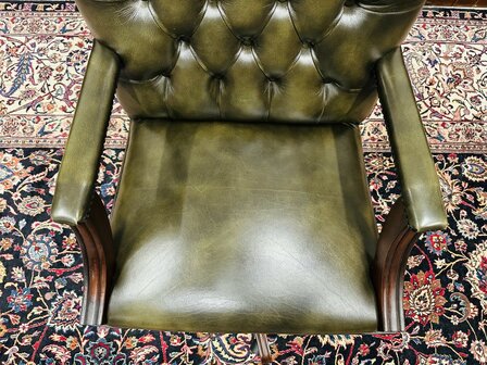 Engelse-President-Chair-Olijfgroen