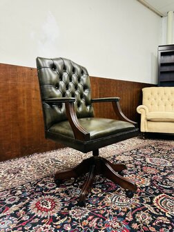 Engelse-President-Chair-Olijfgroen