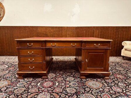 Antiek-Engels-Bureau-Partnerdesk