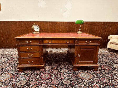 Antiek-Engels-Bureau-Partnerdesk