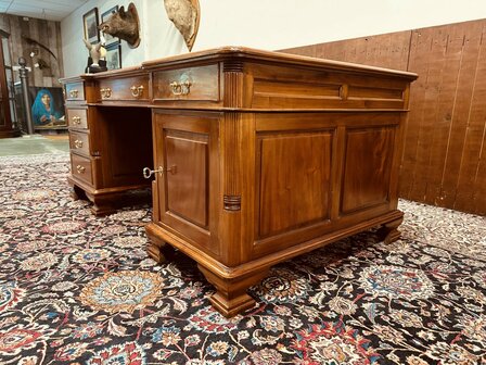 Antiek-Engels-Bureau-Partnerdesk