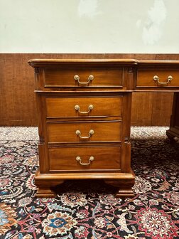 Antiek-Engels-Bureau-Partnerdesk