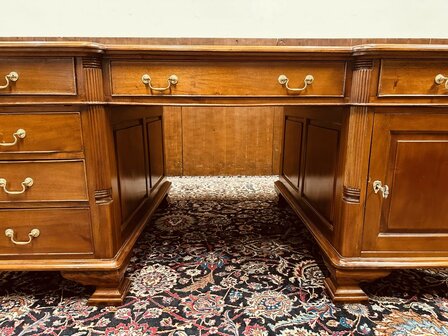 Antiek-Engels-Bureau-Partnerdesk