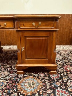 Antiek-Engels-Bureau-Partnerdesk