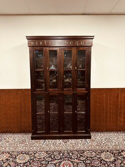 Klassiek-Engelse-Bibliotheque-Boekenkast