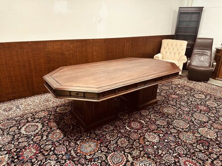 Klassiek-Engelse-Vergadertafel-met-Stoelen