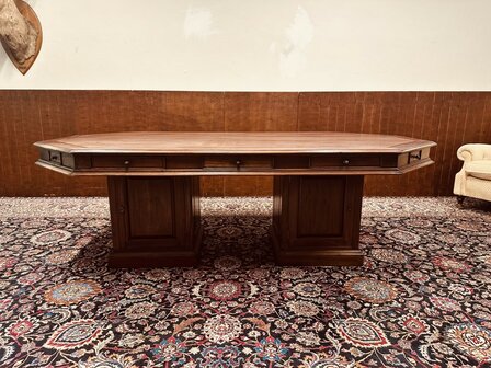 Klassiek-Engelse-Vergadertafel-met-Stoelen