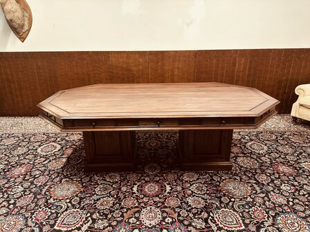 Klassiek-Engelse-Vergadertafel-met-Stoelen