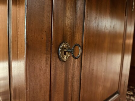 Klassiek-Engelse-Vergadertafel-met-Stoelen