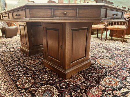Klassiek-Engelse-Vergadertafel-met-Stoelen