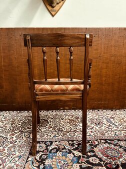 Klassiek-Engelse-Vergadertafel-met-Stoelen