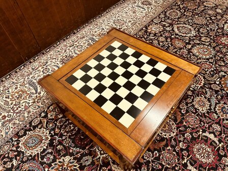 Autehtic-Models-Speeltafel
