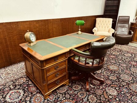 Klassiek-Engels-Bureau-Partnerdesk