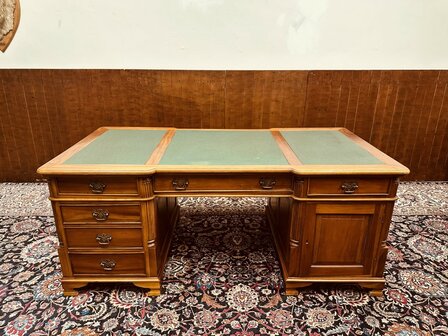Klassiek-Engels-Bureau-Partnerdesk