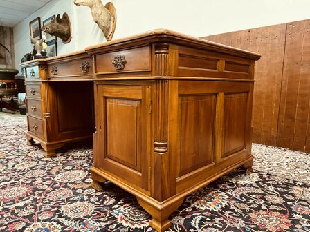 Klassiek-Engels-Bureau-Partnerdesk