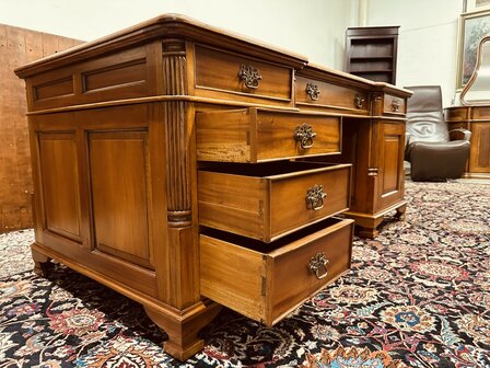 Klassiek-Engels-Bureau-Partnerdesk