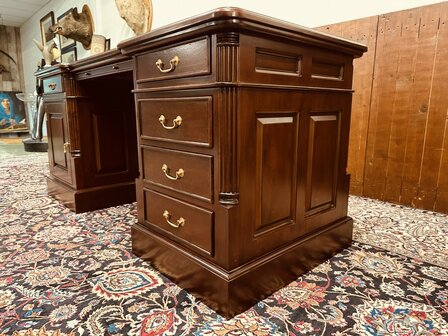 Klassiek-Engels-Bureau-met-Lederen-Inleg