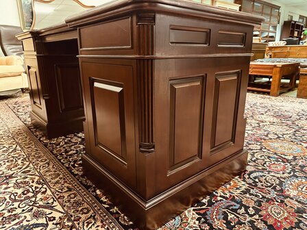 Klassiek-Engels-Bureau-met-Lederen-Inleg