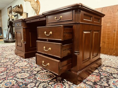 Klassiek-Engels-Bureau-met-Lederen-Inleg