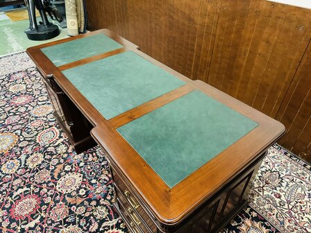 Klassiek-Engels-Bureau-met-Lederen-Inleg